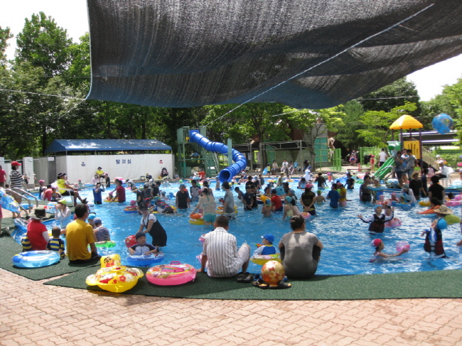 곰나루 어린이 수영장.