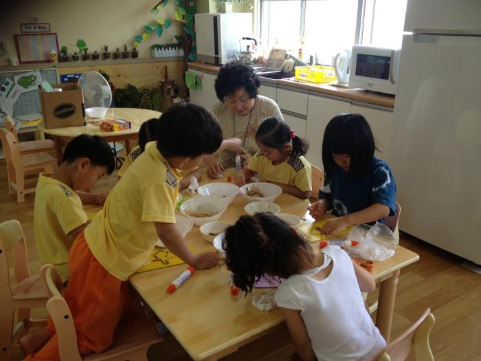 상월초등학교에서 재능기부 하시며 봉사활동을 전개중인 모습