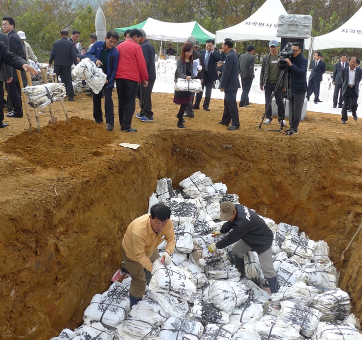 문방사우의 무덤, 대한민국 최초의 '퇴필총' 사진