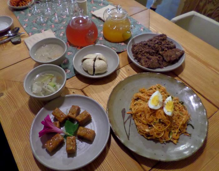 토종 국산밀로 만든 비빔국수, 찐빵, 약과(유자청 토핑), 그리고 수제비 (※판매 예정)