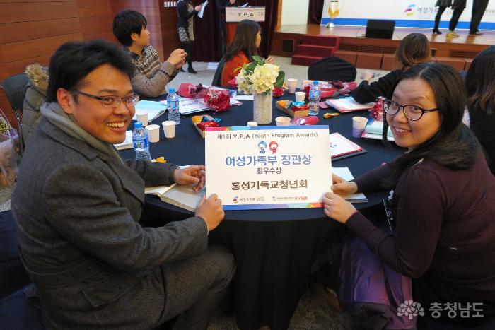 홍성YMCA 정재영 간사(왼쪽)와 정수연 프로젝트 매니저(오른쪽)
