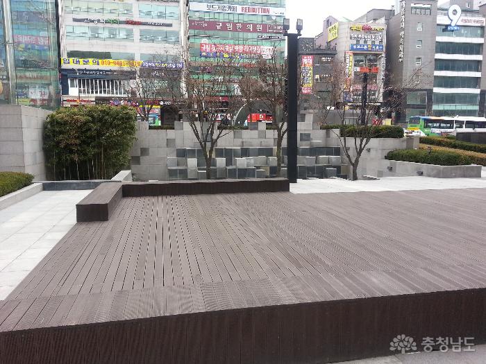도시민 쉼터 '천안의 메카'  아라리오 광장 사진