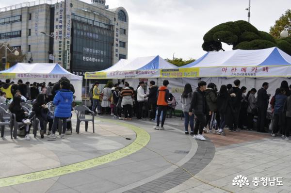 12일 서산시청 앞 솔빛공원에서 청소년 거리상담 페스티벌이 열려 많은 청소년들이 참여했다.