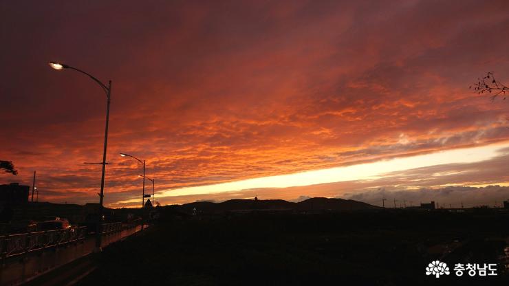 붉은 노을 포도주빛 하늘에 취하다 사진