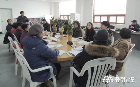 태안예총이 한국사진작가협회 태안지부를 새 식구로 받아들이며 6개 지부가 참석한 가운데 제9차 정기총회를 개최했다.