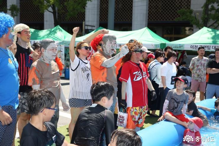 Come to the fun-packed Boryeong Mud Festival!