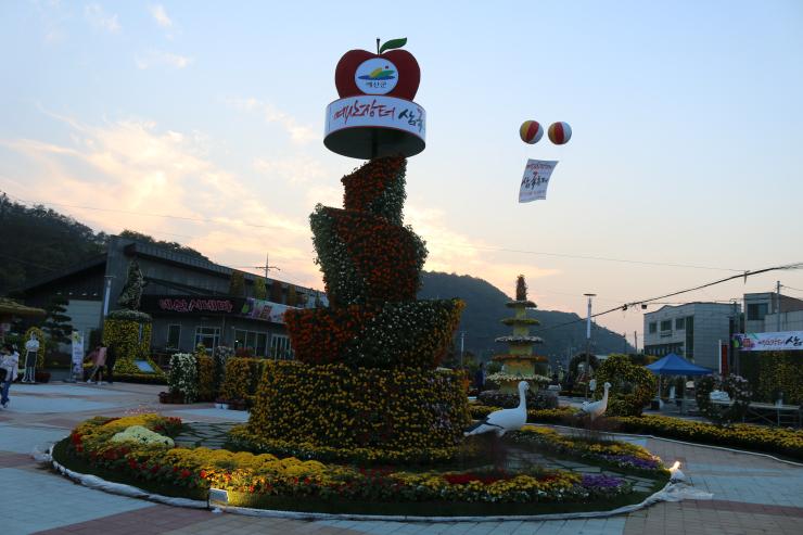 화려한국화꽃속에개최한예산삼국축제 9