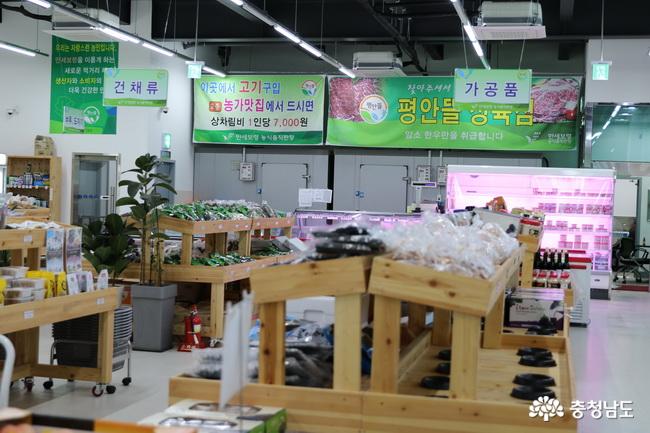 당일 포장·판매 원칙인 ‘보령시농식품생산자직판장’, 농업대학생들이 만든 ‘김포로컬푸드직매장’ 사진