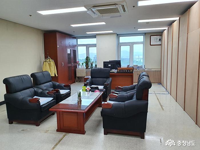 아산시의회 ‘부의장실 논란’ 일단락…김희영 부의장실 의원사무실 한켠에 마련