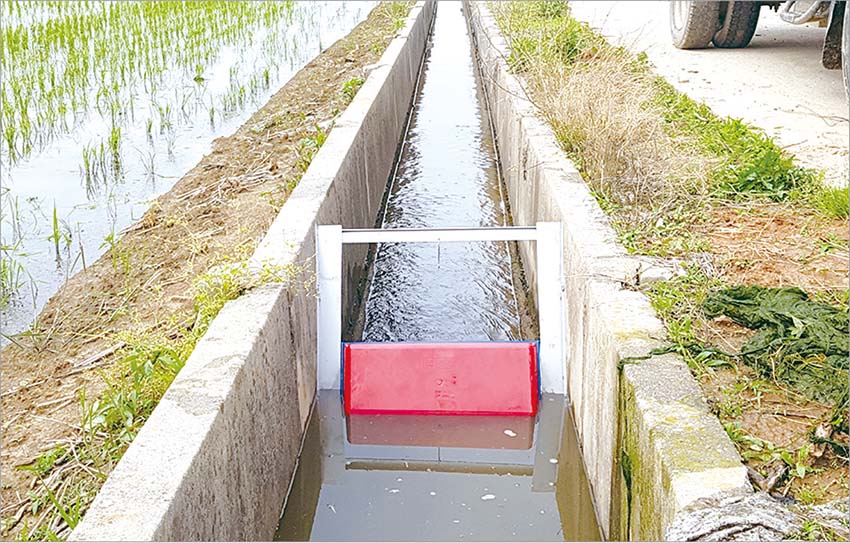 부력식 자동제수문을 설치하면 기존 급수량의 70%씩만 내려줘도 지거 끝에 가까운 논에도 물이 공급될 수 있다. 