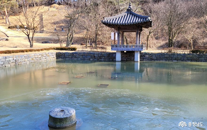 서천 문헌서원의 연못 