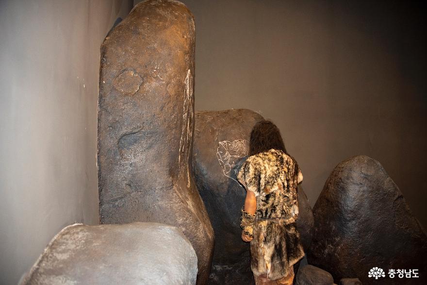 다양한 전시회가 열리고 있는 공주 석장리박물관 사진