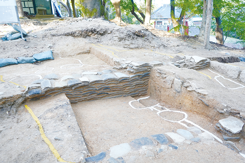 사비시대 ‘와적기단 건물지’·대규모 기와 건물단지 발견