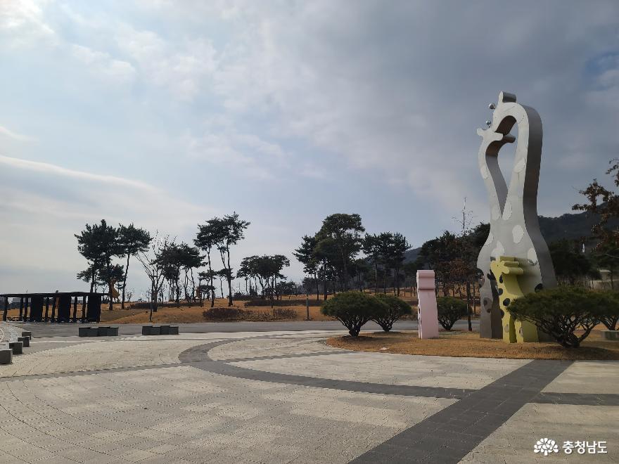 지역민의건강과힐링을책임지고있는내포홍예공원 6