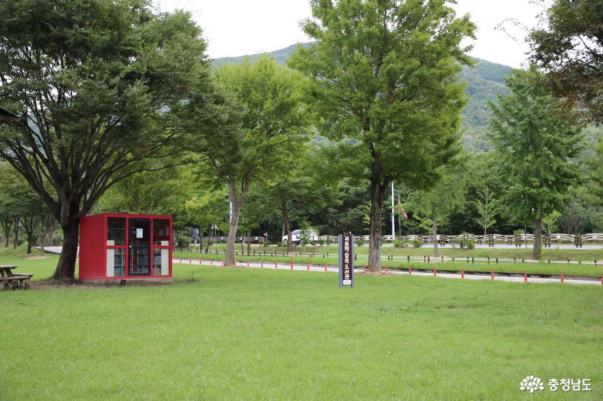 조선의 역사에서 궁궐이 될 수 있는 신도안과 괴목정공원 사진