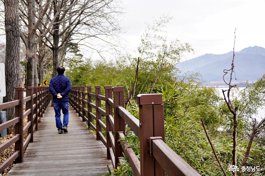 충남걷기좋은힐링명소공주계룡산능선의계룡저수지 5