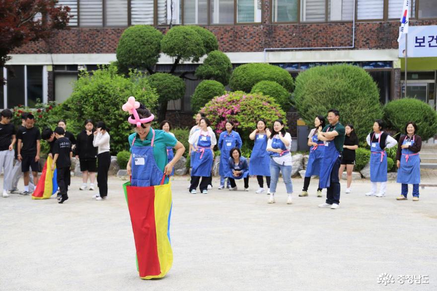 52패밀리 회원들이 천안 삼일육아원에서 아이들을 위한 특별한 날을 마련했다.