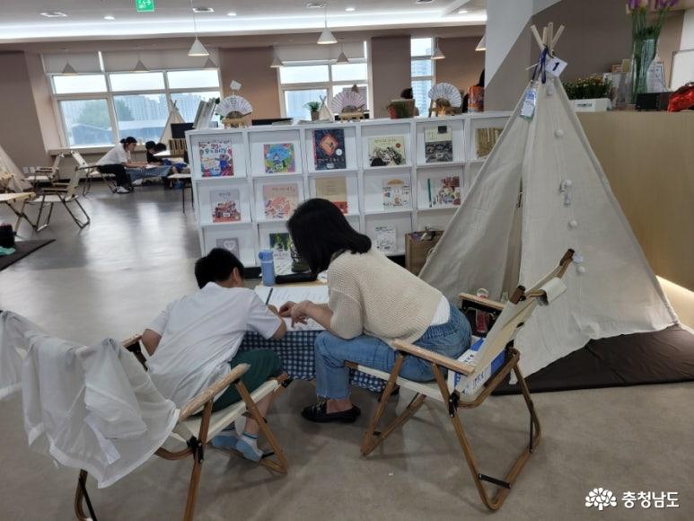 당진에는 와글와글 시끌벅적 말하는 도서관에서 펼쳐진 말하는 북캠핑 사진