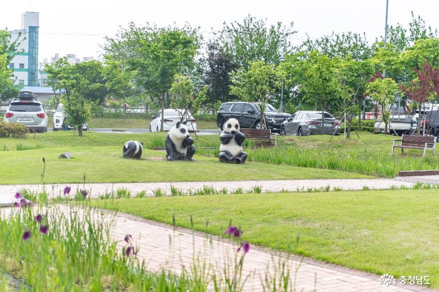 충남 아산 생태곤충원 팬더 조형물