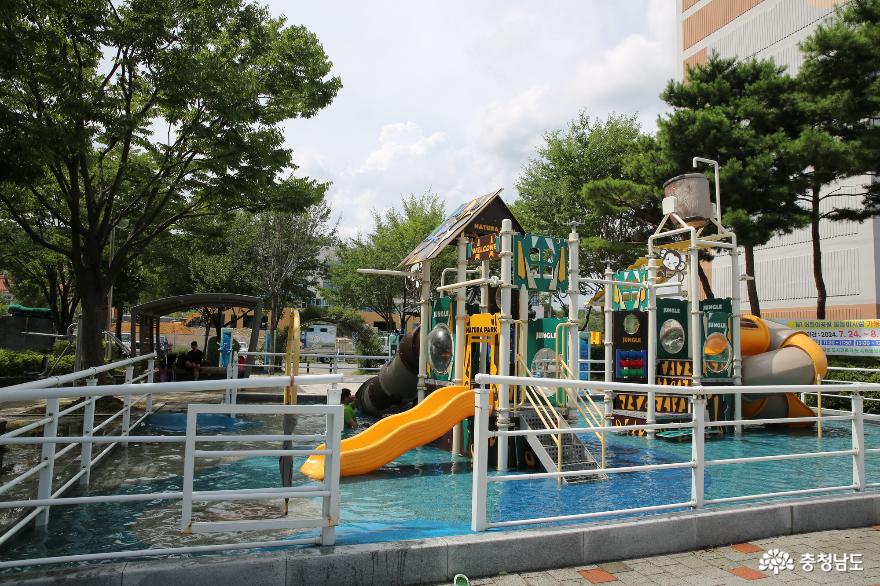 청양읍에도 드디어 첫 번째 어린이공원 물놀이공간이 탄생했어요.