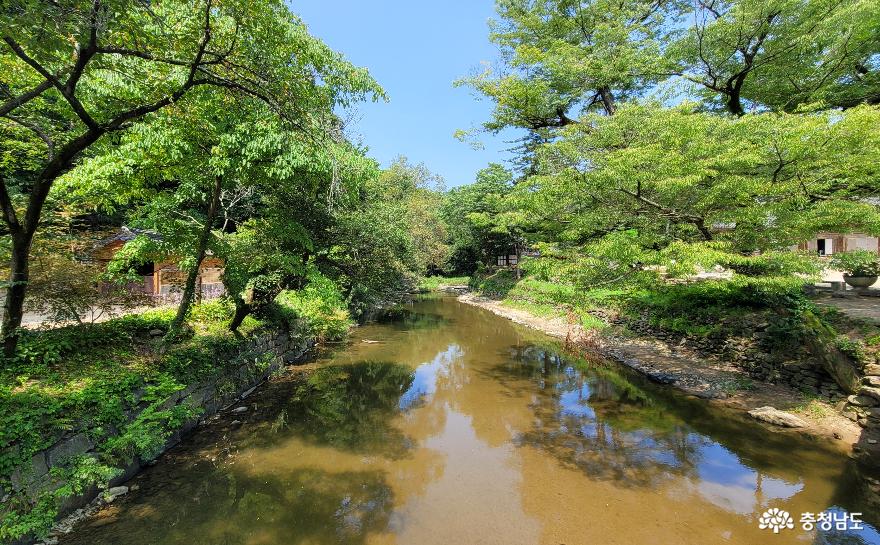 마곡사 극락교에서 바라본 계곡물. 