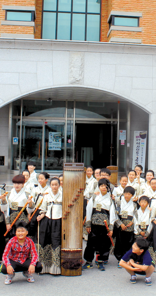 홍성 덕명초등학교 학생들로 구성된 국악 오케스트라단. 사진/학교 홈페이지