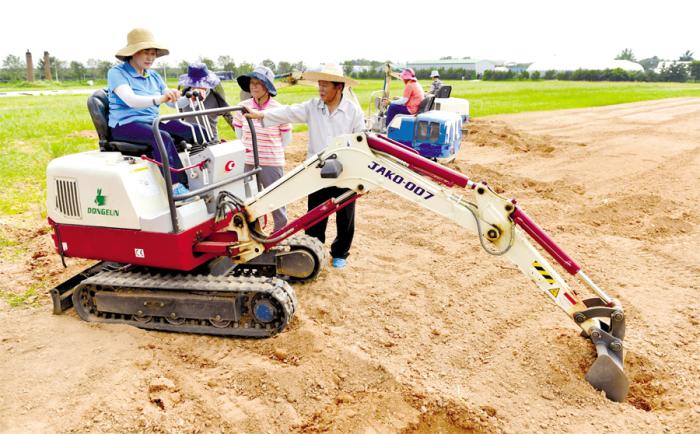 충남농업기술원이 지난 8월 18일부터 20일까지 예산 본원에서 농기계를 보유한 도내 여성 농업인과 희망자를 대상으로 실시한 여성 친화형 농기계 교육.