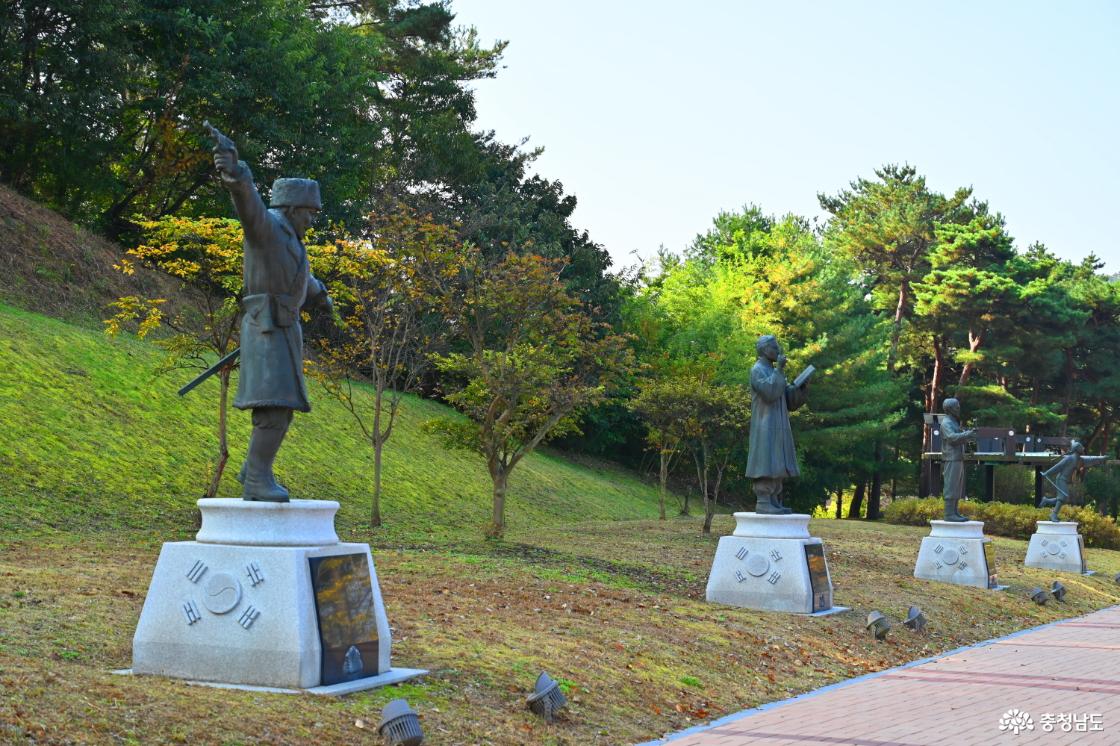 백야 공원에 재현된 김좌진의 삶