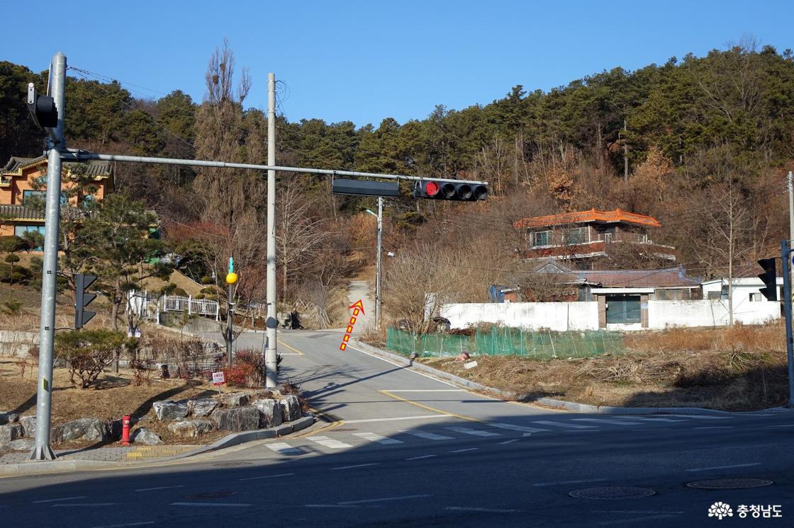 예산 보건소 앞에서 바라본 봉대시산 진입로