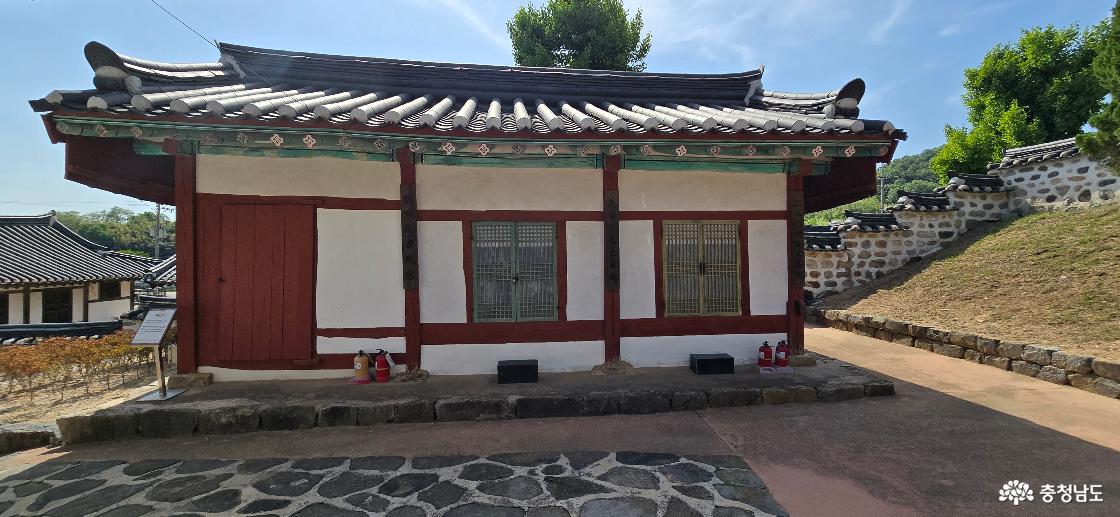 명륜당 앞 동재 모습