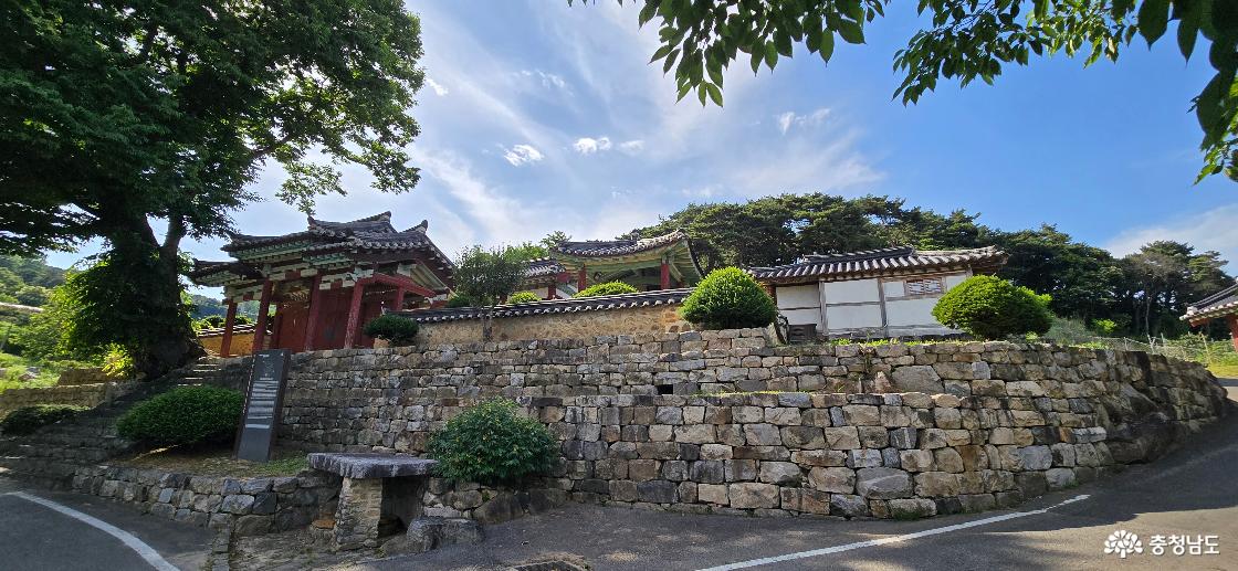 측면에서 본 대흥향교 모습