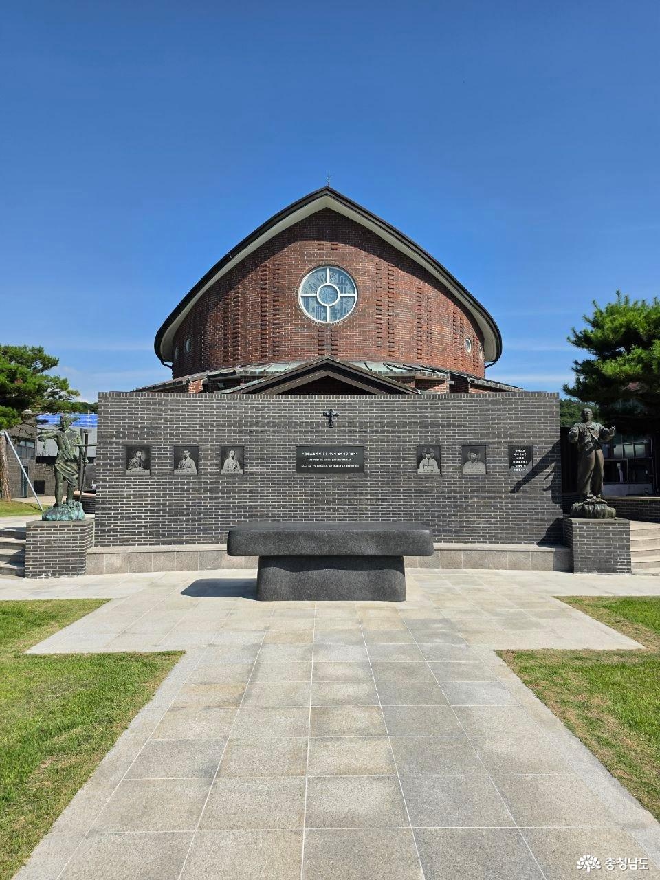 야외 제대와 기념전시관