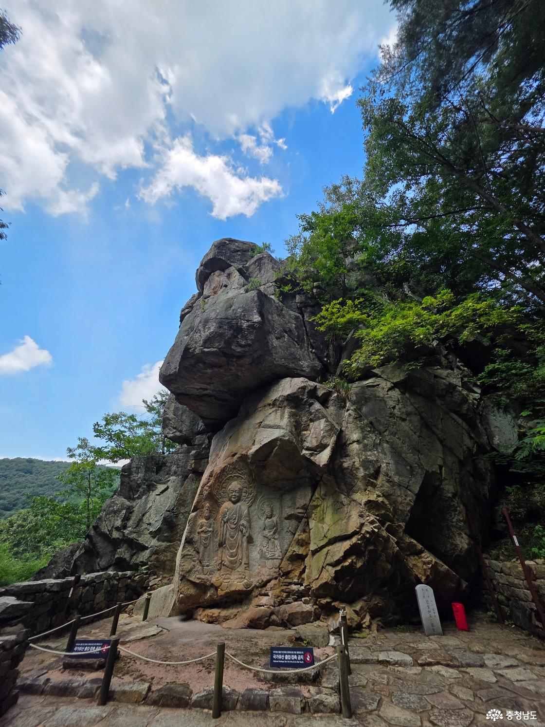 서산 용현리 마애여래삼존상