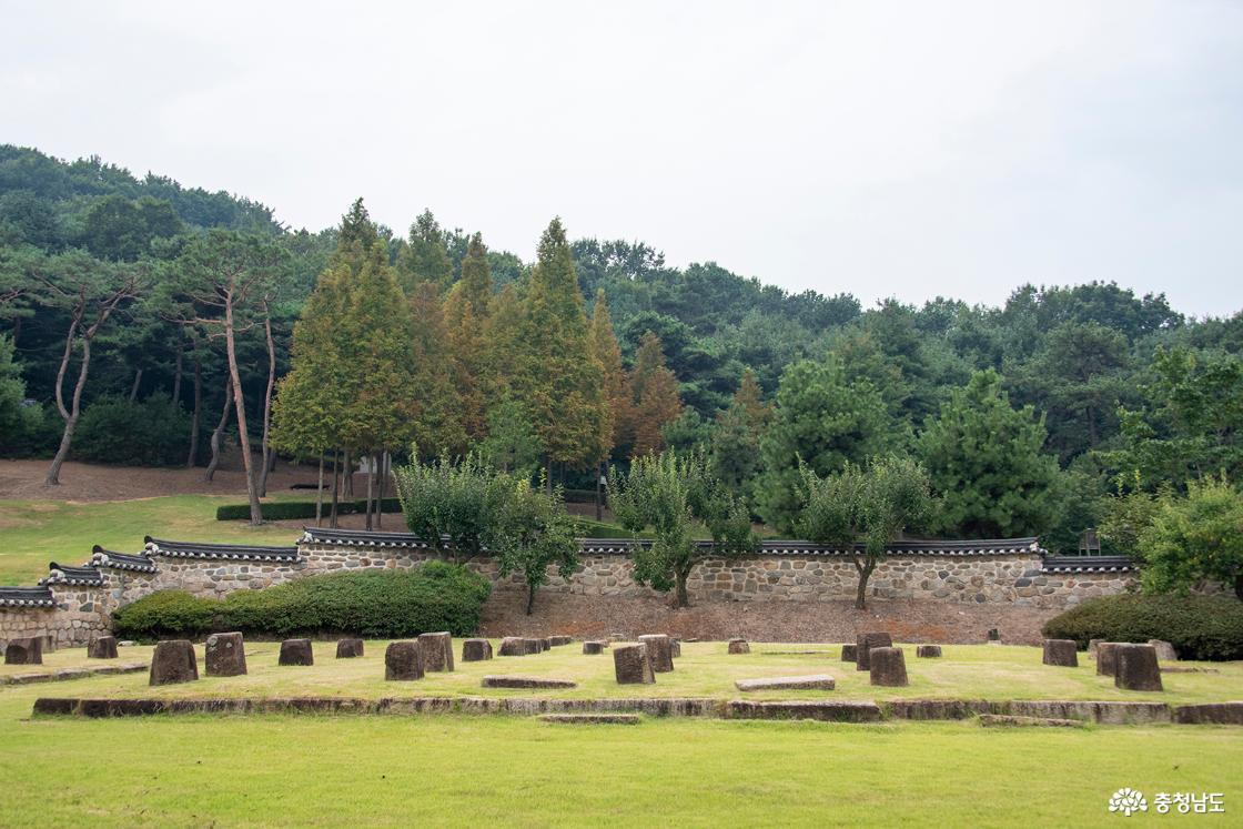 화순옹주 홍문 내부 묘막터 주춧돌