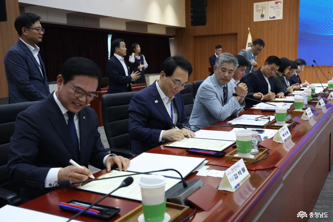 8개 시군, 27개 기업과 합동 투자 협약